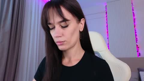 Jessica Loyd online show from April 2026 03:15:01 AM