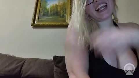 Roxy online show from July 2026 07:32:01 PM