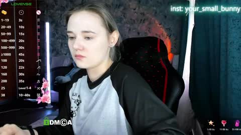 Snapshot of your_small_bunny chatting on April 2026 02:25:02 AM Molly online show from April 2026 02:25:02 AM