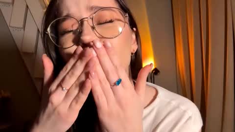 Snapshot of yourbelovedelsa chatting on March 2026 04:42:01 PM Elsa online show from March 2026 04:42:01 PM