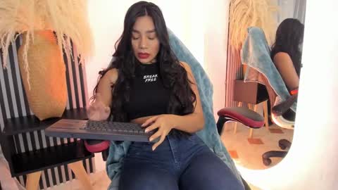 Selena online show from March 2025 05:49:02 AM