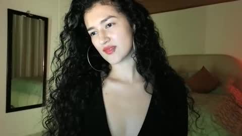 yourdreamgirl2025 online show from May 2026 11:55:01 PM