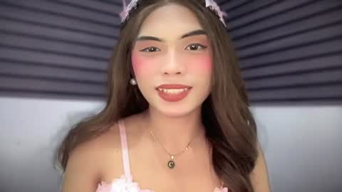 Snapshot of yourehot_pretty chatting on April 2026 05:52:01 PM Do read my bio online show from April 2026 05:52:01 PM