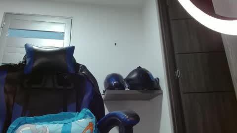 yourfavorite_bigclit online show from June 2026 03:34:01 AM