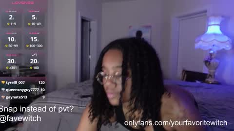 Snapshot of yourfavoritewitch chatting on September 2025 03:42:02 AM Naava online show from September 2025 03:42:02 AM