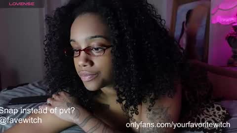 Snapshot of yourfavoritewitch chatting on March 2026 04:18:01 AM Naava online show from March 2026 04:18:01 AM