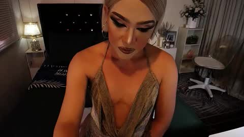 Snapshot of yourlivingonurdream chatting on February 2026 06:53:01 AM -- online show from February 2026 06:53:01 AM