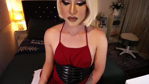 Snapshot of yourlivingonurdream chatting on March 2026 06:36:01 PM -- online show from March 2026 06:36:01 PM