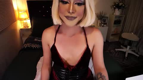 Snapshot of yourlivingonurdream chatting on March 2026 07:00:02 PM -- online show from March 2026 07:00:02 PM