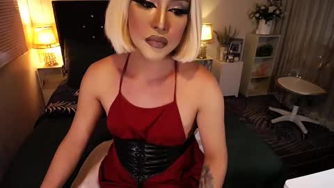 Snapshot of yourlivingonurdream chatting on March 2026 06:40:02 AM -- online show from March 2026 06:40:02 AM