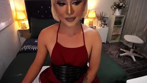 Snapshot of yourlivingonurdream chatting on March 2026 01:53:01 AM -- online show from March 2026 01:53:01 AM