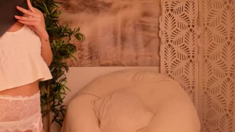 Snapshot of yourmidnightcoffee chatting on March 2025 02:21:01 AM Sarah online show from March 2025 02:21:01 AM