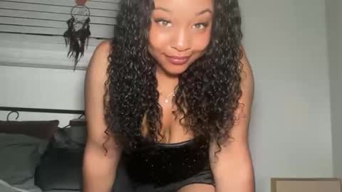 YOURMOMMY online show from May 2026 05:56:02 AM