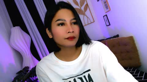 Snapshot of yourprettybella_ts chatting on May 2026 10:43:02 AM yourprettybella_ts online show from May 2026 10:43:02 AM