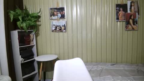 Snapshot of yoursubmissive_larah chatting on March 2026 05:01:02 AM yoursubmissive_larah online show from March 2026 05:01:02 AM