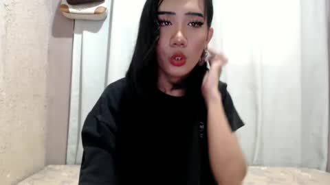 Snapshot of yourwife_material99 chatting on April 2026 05:19:02 AM yourwife_material99 online show from April 2026 05:19:02 AM