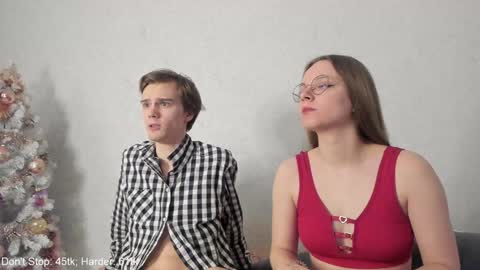 Snapshot of yueslang chatting on December 2024 08:04:01 PM Yue Lang and Samm online show from December 2024 08:04:01 PM