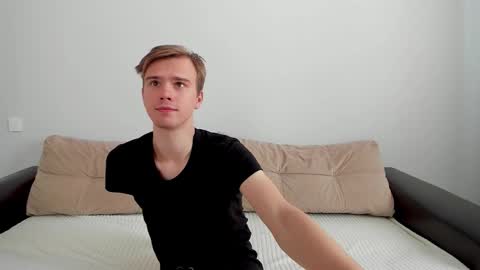 Snapshot of yueslang chatting on September 2025 09:00:02 AM Yue Lang and Samm online show from September 2025 09:00:02 AM