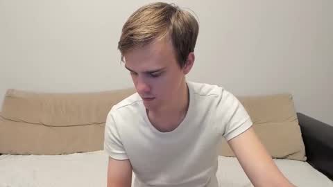 Snapshot of yueslang chatting on October 2025 06:16:02 PM Yue Lang and Samm online show from October 2025 06:16:02 PM