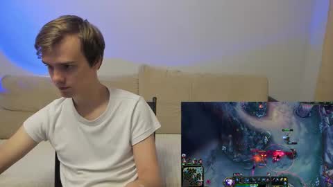 Snapshot of yueslang chatting on December 2025 07:12:02 PM Yue Lang and Samm online show from December 2025 07:12:02 PM