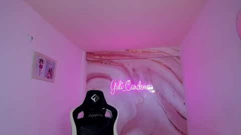 Snapshot of yuli_cardona_ chatting on November 2025 06:51:02 PM Yuliet online show from November 2025 06:51:02 PM