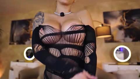 Yulia online show from October 2025 05:46:02 PM