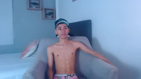 yulian_vasquez online show from February 2025 12:13:02 PM
