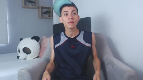 yulian_vasquez online show from February 2025 12:20:01 PM