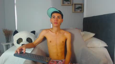 yulian_vasquez online show from March 2025 12:12:02 PM
