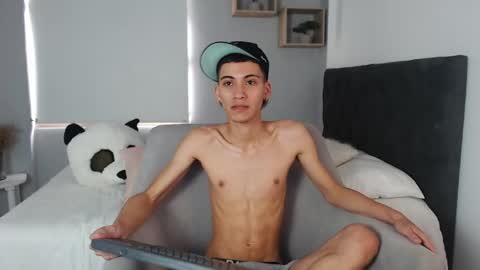 yulian_vasquez online show from March 2025 06:34:01 PM