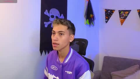 yulian_vasquez online show from October 2025 12:17:02 PM