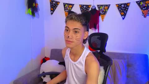 yulian_vasquez online show from October 2025 01:23:02 PM