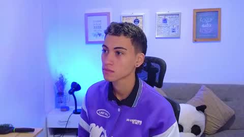 yulian_vasquez online show from December 2025 12:12:02 PM