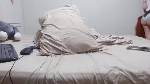 Snapshot of yuliana_25 chatting on April 2026 10:18:01 PM yuliana_25 online show from April 2026 10:18:01 PM