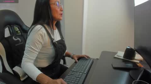 Y U L I T Z A online show from November 2025 11:31:02 AM