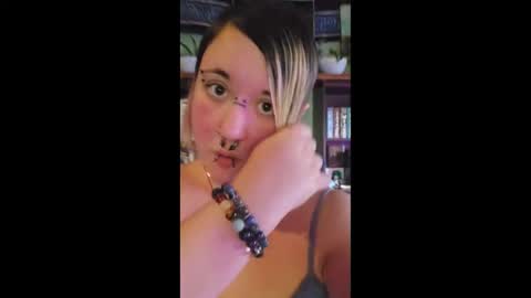 Snapshot of yumi_sapphire chatting on December 2025 02:22:02 PM Yumi Sapphire online show from December 2025 02:22:02 PM