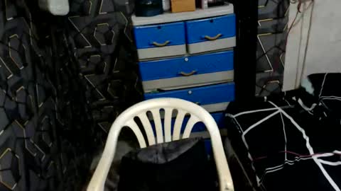 Snapshot of yumi_white chatting on April 2026 12:30:01 AM yumi online show from April 2026 12:30:01 AM