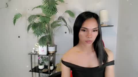 Snapshot of yumiexx chatting on July 2026 01:42:01 AM CALL ME YUMLEXX online show from July 2026 01:42:01 AM