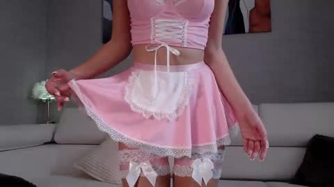 Snapshot of yummy_blonde chatting on March 2026 08:53:02 AM you babe online show from March 2026 08:53:02 AM