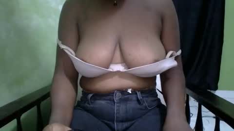 Snapshot of yummychocolate_2 chatting on September 2025 03:37:02 PM YUMMY online show from September 2025 03:37:02 PM