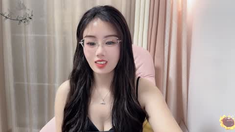 Snapshot of yuner0715 chatting on December 2024 01:32:01 PM YunEr online show from December 2024 01:32:01 PM