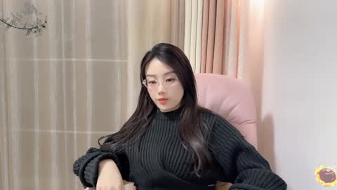 Snapshot of yuner0715 chatting on December 2024 01:03:01 PM YunEr online show from December 2024 01:03:01 PM