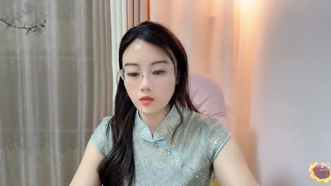 Snapshot of yuner0715 chatting on December 2024 12:02:01 PM YunEr online show from December 2024 12:02:01 PM