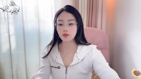 Snapshot of yuner0715 chatting on December 2024 06:02:02 AM YunEr online show from December 2024 06:02:02 AM