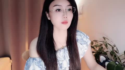 Snapshot of yuner0715 chatting on April 2026 03:28:02 AM YunEr online show from April 2026 03:28:02 AM