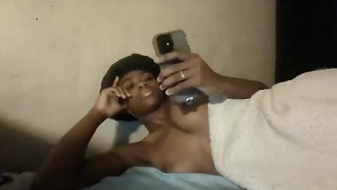 Snapshot of yungblackberry chatting on October 2025 06:48:01 AM YungBlackBerry online show from October 2025 06:48:01 AM