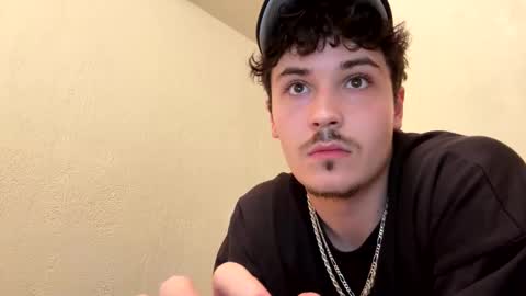 Snapshot of yungstudbev chatting on October 2025 12:32:02 AM yungstudbev online show from October 2025 12:32:02 AM