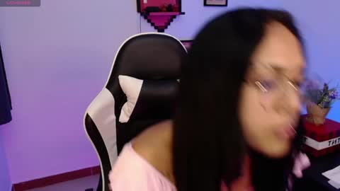 Snapshot of yunomi_1 chatting on April 2026 07:18:01 AM Angelly online show from April 2026 07:18:01 AM