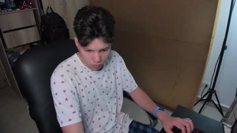 Snapshot of yurii_moody chatting on December 2024 05:23:01 AM yurii_moody online show from December 2024 05:23:01 AM