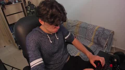 Snapshot of yurii_moody chatting on November 2025 06:19:02 PM yurii_moody online show from November 2025 06:19:02 PM